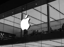 Apple Aktie: Faltbare Telefon im Jahr 2025?