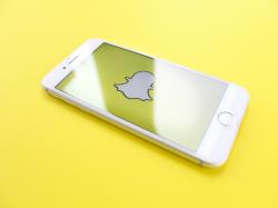 Cathie Wood: Verkauft Tesla-Aktien und investiert in Snapchat!