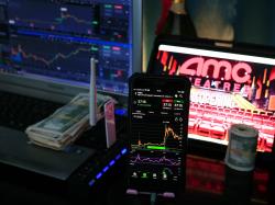 AMC Entertainment Aktie: CEO Adam Aron verrät, wie AMC seine Bilanz bis 2025 stärken will!