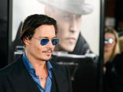 Wir haben gehört, dass Johnny Depp das Thema wechselt: Dies ist der erste Film, bei dem er seit 25 Jahren Regie führt