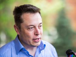 Elon Musk sagt nach Smaragdminen-Twitter-Streit, Vater Errol sei in den 90er Jahren das Geld ausgegangen
