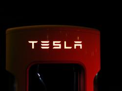 Tesla-Aktie: Monster-Gehaltspaket für Tesla-Chef sorgt für Diskussionen!