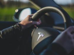 Tesla-Aktie: Tesla kämpft um Ausbruch!