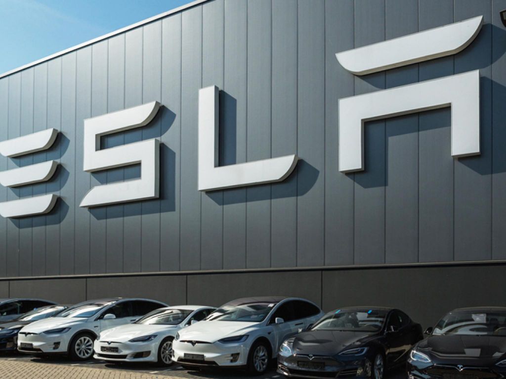 Die Aktie des Tages: Tesla — Wieder einmal voll ins Schwarze! Die Aktie des Tages: Tesla — Wieder einmal voll ins Schwarze!