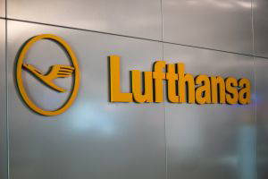 Lufthansa-Aktie fällt: Nahost-Konflikt lässt Ölpreis steigen