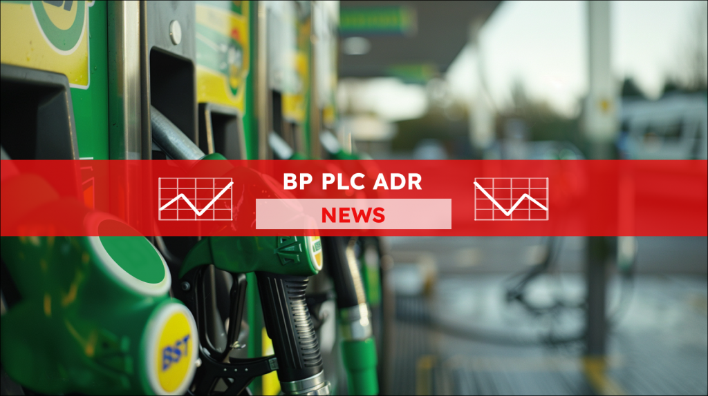 eine Nahaufnahme einer BP-Kraftstoffpumpe an einer Tankstelle, mit einem BP PLC ADR NEWS Banner