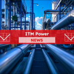 Rohrleitungen in einer industriellen Anlage mit komplexen Strukturen und Maschinen, mit einem ITM PowerNEWS Banner