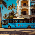 Ein Touristenbus steht in der Nähe des Hotels