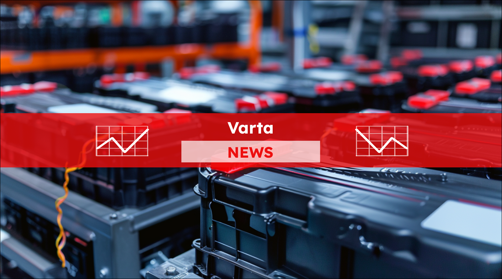 eine Reihe von Autobatterien auf einem Fließband in einer Fabrik,  mit einem Varta NEWS Banner.