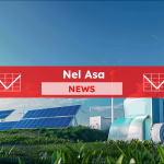 Wasserstoff-Brennstoffanlage, mit Sonnenkollektoren und Windturbinen auf einem grünen Feld unter einem klaren blauen Himmel, mit einem Nel ASA NEW-Banner