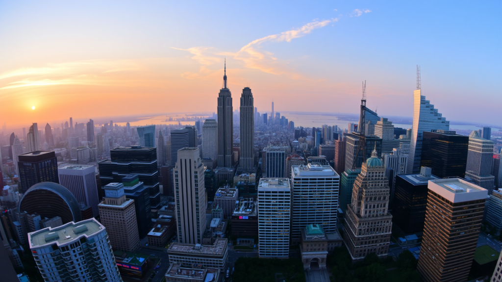 Renk-Aktie: Knaller-Impulse! Finanzdistrikt Stadt bei Sonnenuntergang