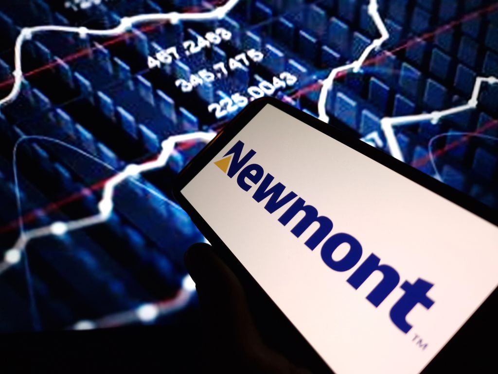 Newmont übertrifft Quartalserwartungen – Analysten heben Gewinnprognosen für 2025 an.