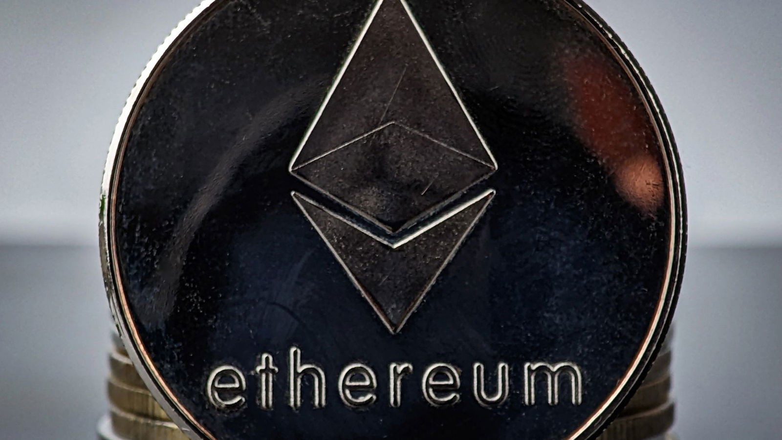 Ethereum: Milliardenabflüsse belasten ETFs - Finanztrends