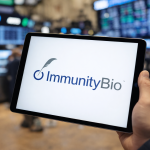 ImmunityBio-Aktie: Einbruch nach FDA-Warnung!